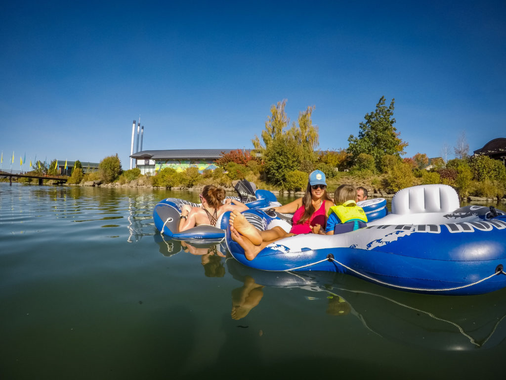 river tubing in the deschutes river